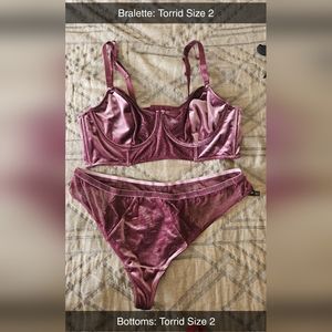 Plus Velour Lingerie Set